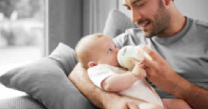 bimbo piccolo dormire col padre separato